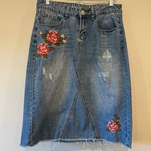 Inherit Denim Skirt Blossom Embroidered Flowers Distressed CUTE! Med 7/8 Womens